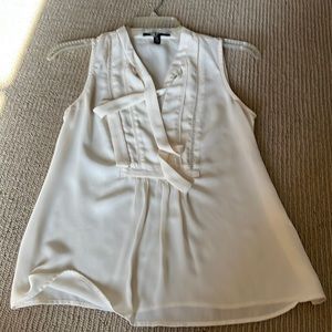BR. Sleeveless top